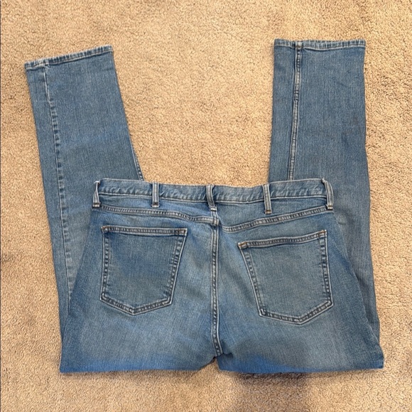 Old Navy athletic Fit Blue Jeans with Light Wash - Picture 3 of 5